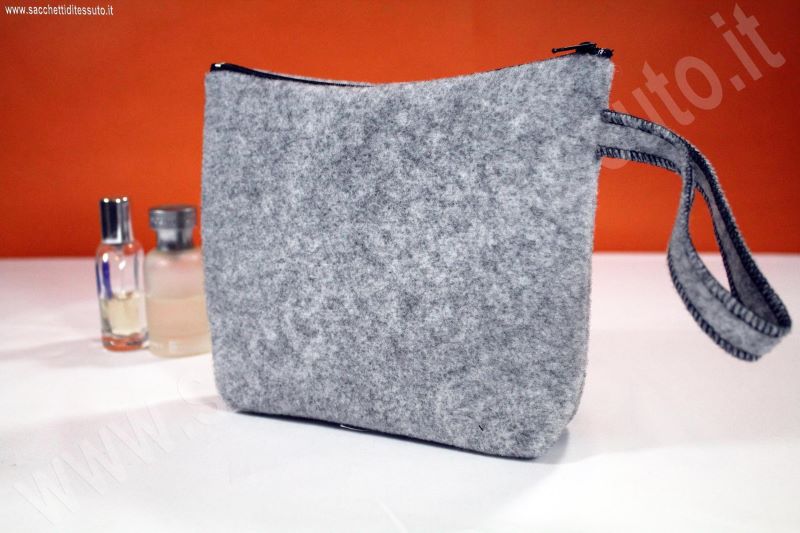 pochette in feltro grigio