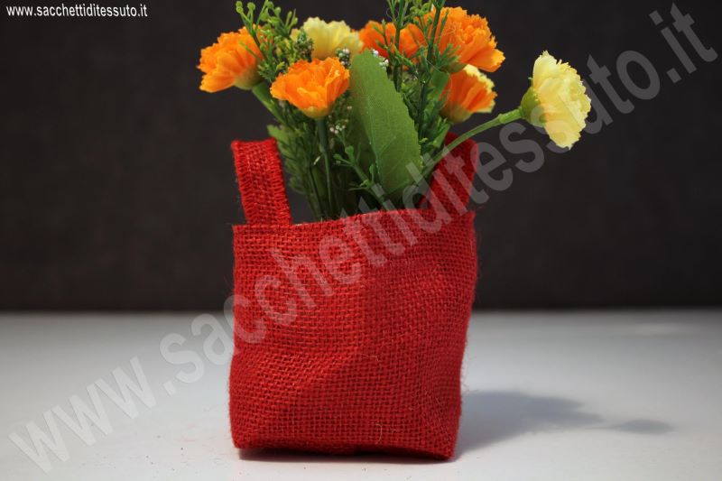 sacchettino rosso porta fiori in juta