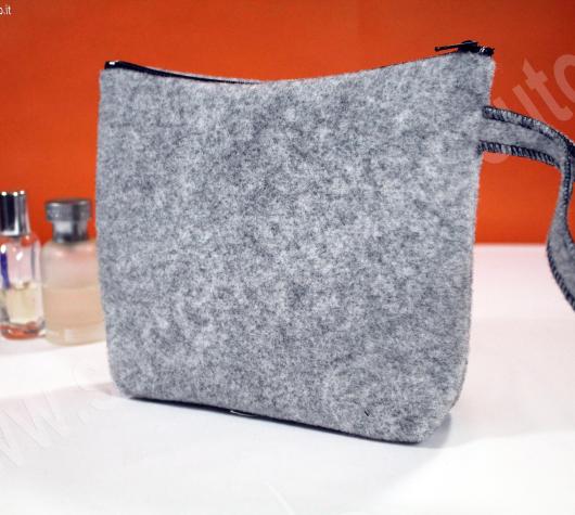 Pochette porta trucchi in feltro con chiusura lampo e maniglia