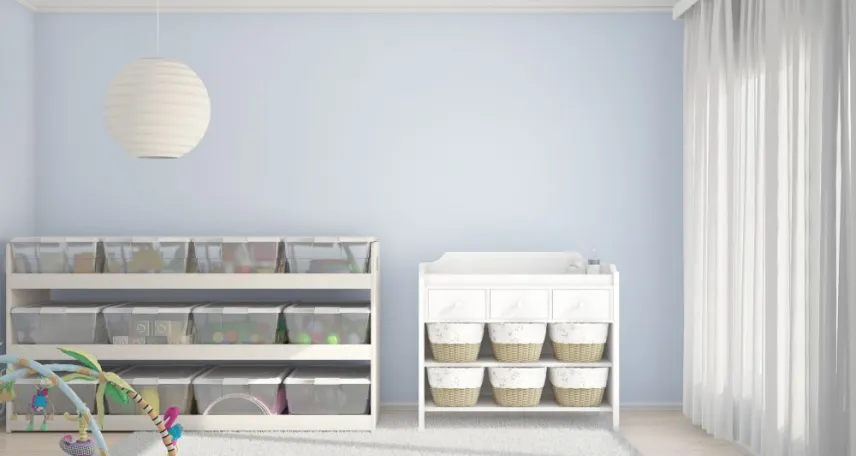 Giocattoli ordinati con sacchi e cesti