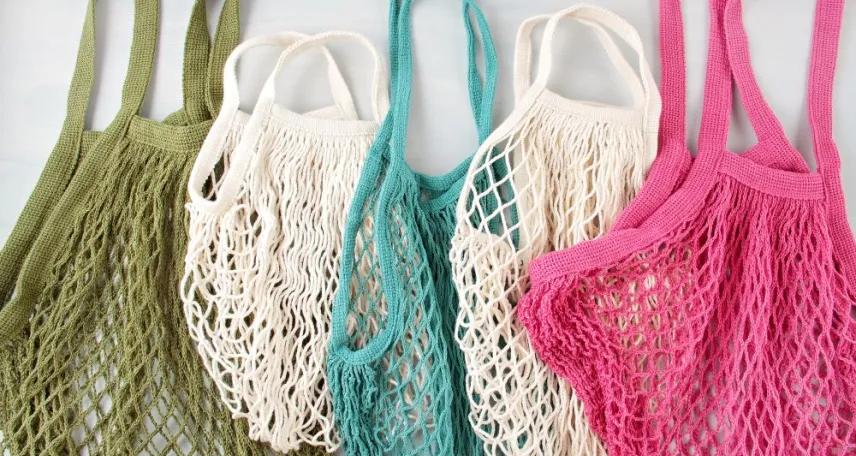 Sacchetti in rete per mare