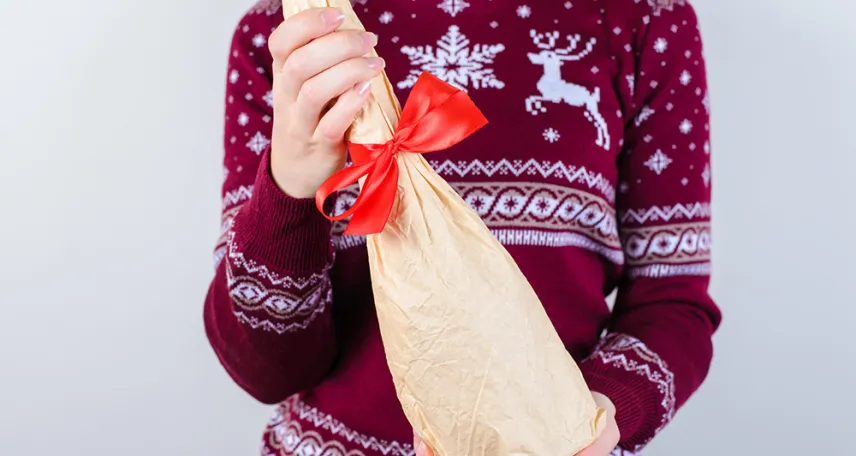 come impacchettare bottiglia con sacchetto di tessuto