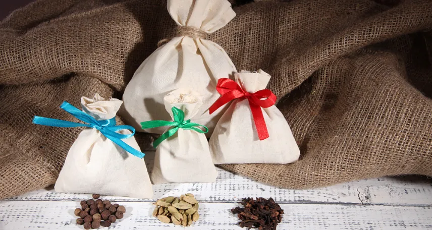 sacchetti tessuto con nastri colorati