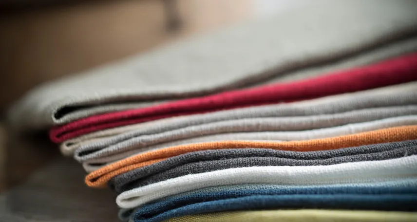 Tessuti di cotone colorato piegati