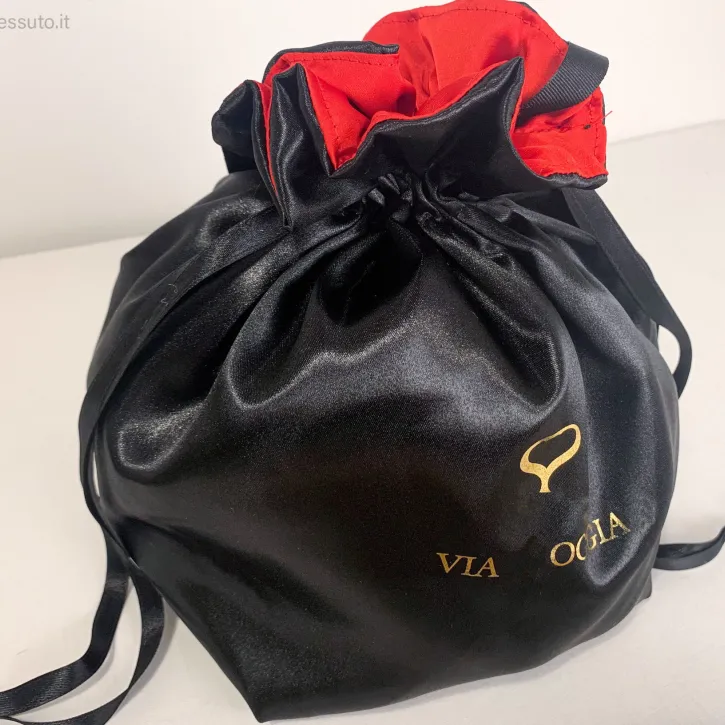 sacchetto in raso nero foderato internamente 