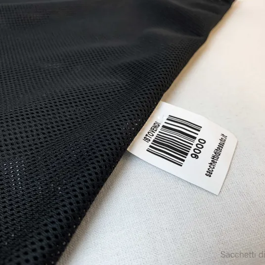 Dettaglio sacchetto in rete raccolta monete