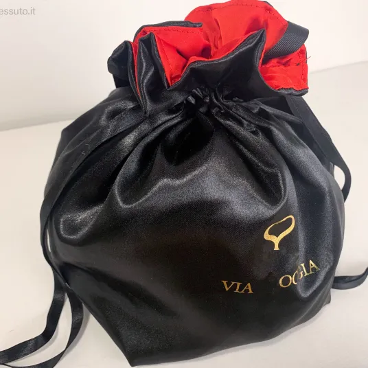 sacchetto in raso nero foderato internamente 