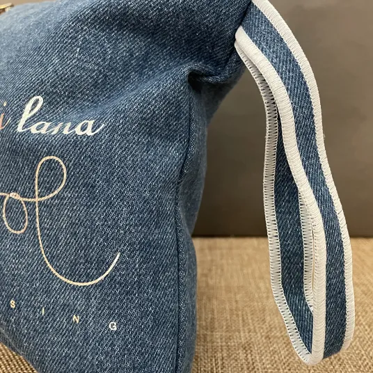 Pochette in tessuto jeans denim dettaglio maniglia