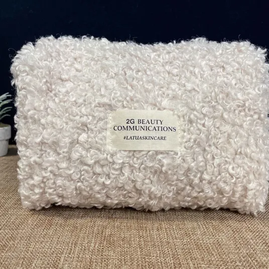 Pochette in boucé personalizzata