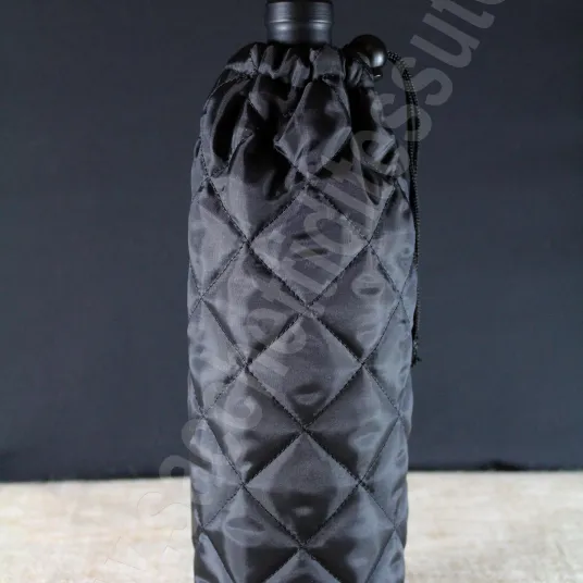 Copri bottiglia in tessuto trapuntato esternamente e  imbottito internamente