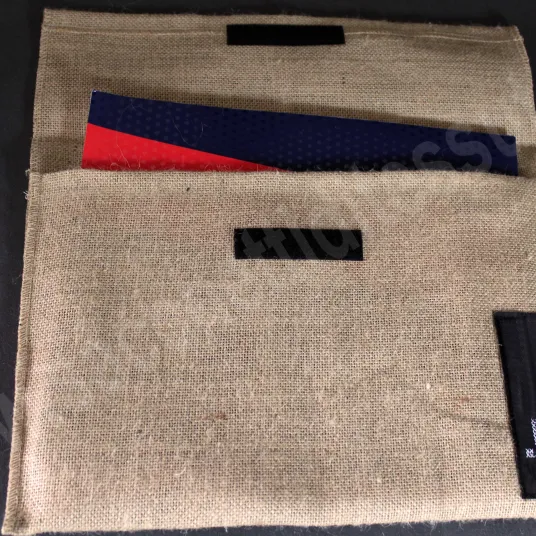 Pochette cover in juta  con patella anteriore aperta porta documenti e cataloghi aziendali 
