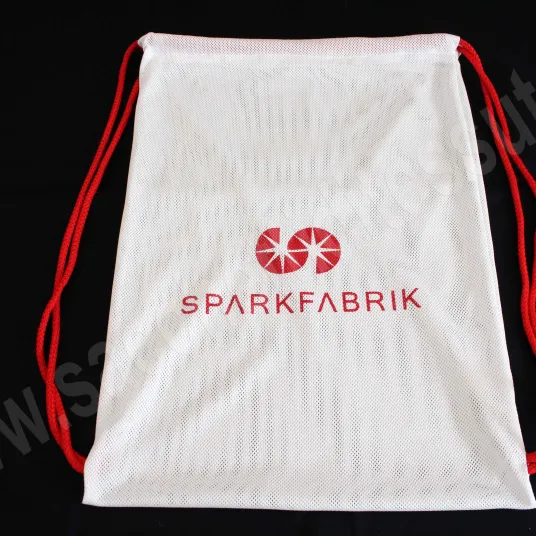 Zaino a tracolla in tessuto rete 