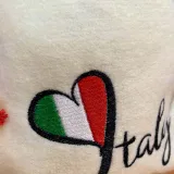 Détail de broderie sur feutre en laine bouillie