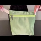 Pochette satinata con zip e maniglia in cotone