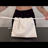 Sacchetto in finta pelle con chiusura a coulisse  e pochette