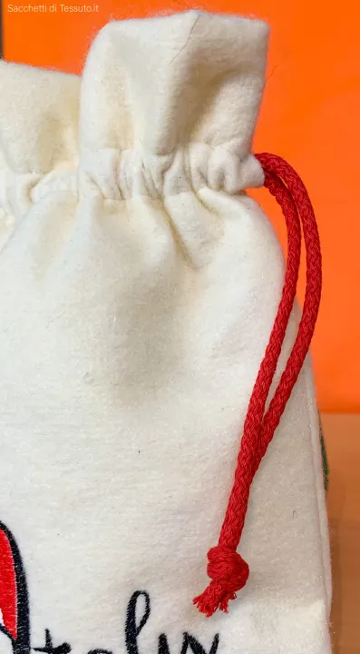 Détail du sac en feutre de laine feutrée