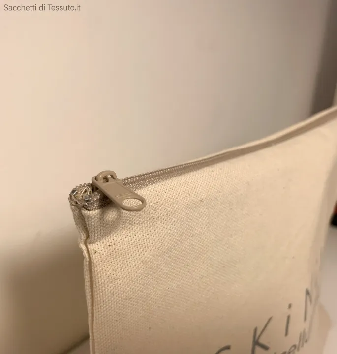 détail zip éclair pochette en coton naturel