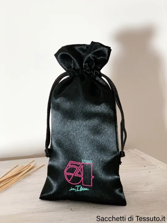 Sac en satin avec fermeture en forme de bonbon
