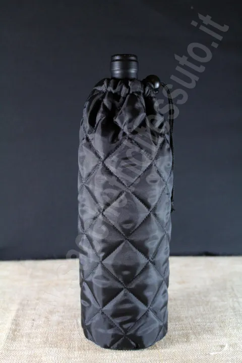 Bottle cover quilted on the outside and padded on the inside