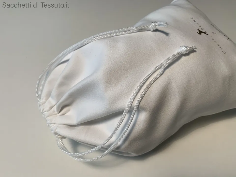détail du sac en microfibre suédée