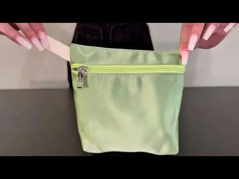 Pochette satinata con zip e maniglia in cotone