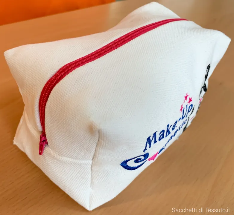 Cotton canvas pouch with personalized embroidery