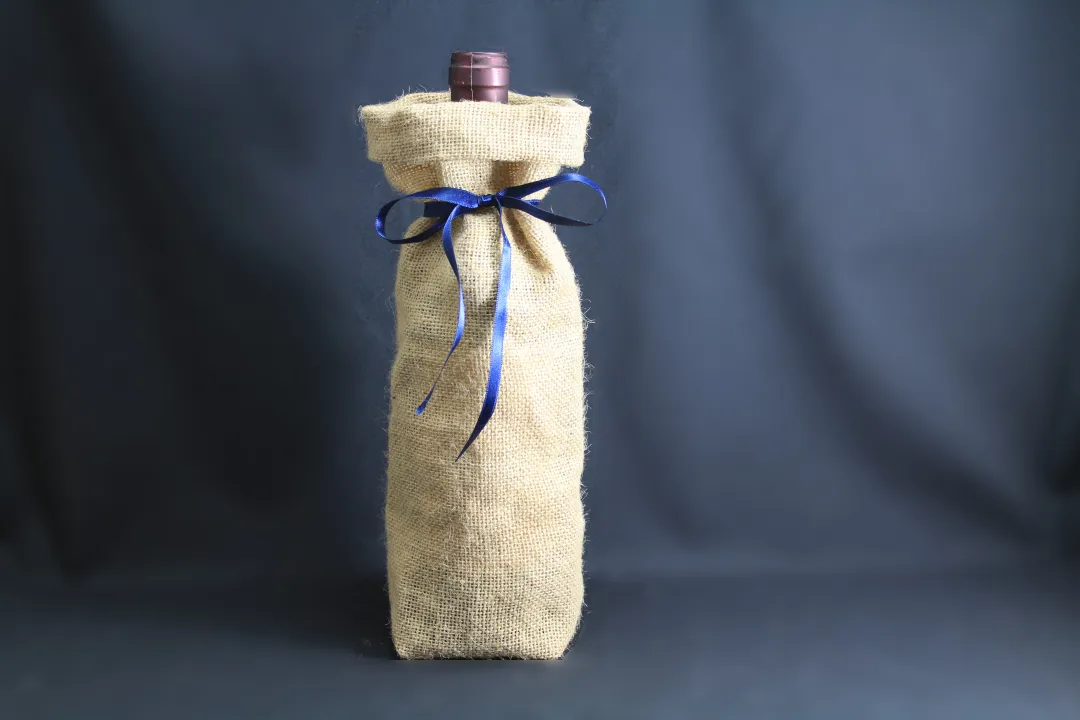 Sac en jute porte-bouteilles