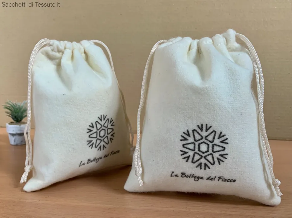 sac en feutre pour accessoires de mode et cosmétiques