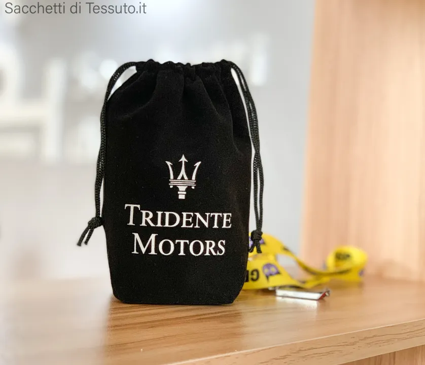 petit sac en velours porte-clés