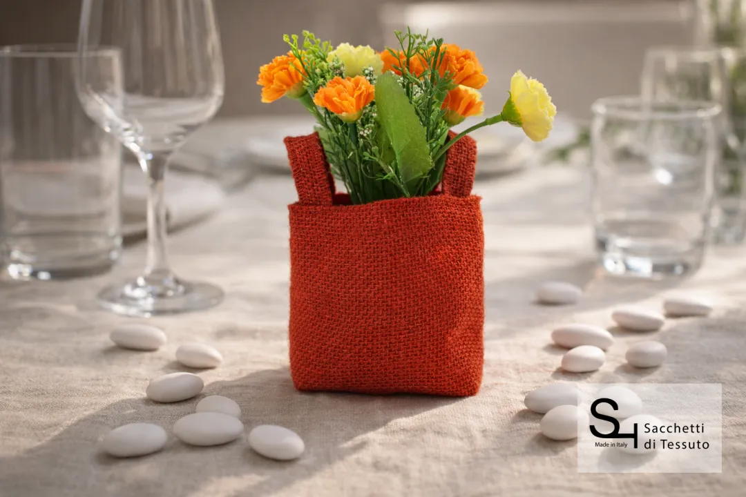 Pochon pour pot de fleurs en jute rouge pour cadeau d'invité