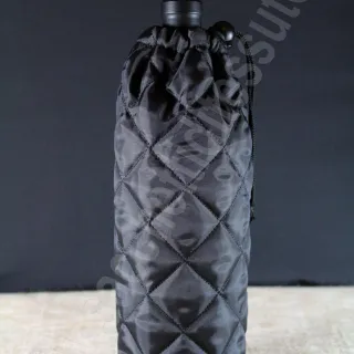 Copri bottiglia in tessuto trapuntato esternamente e  imbottito internamente