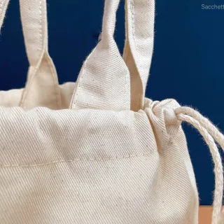Dettaglio cotone e chiusura sacchetto cotone con i manici