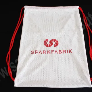 Zaino a tracolla in tessuto rete 